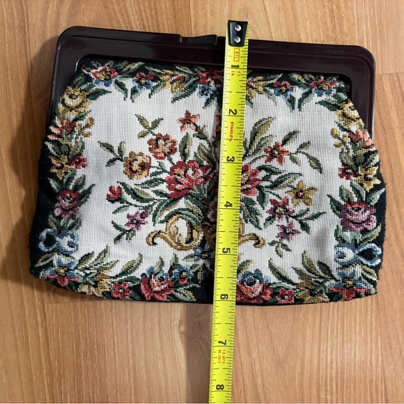 Vintage 1970s Floral tapestry clutch bag - Picture 6 of 6